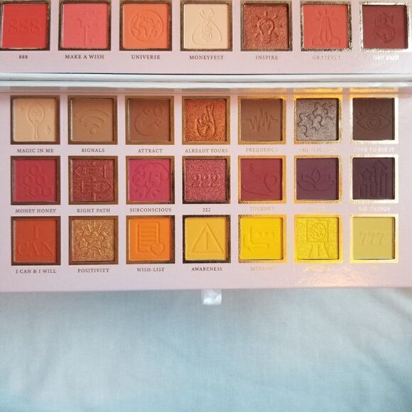 P.Louise All I See Is $igns 42 Pan Palette - Picture 10 of 12